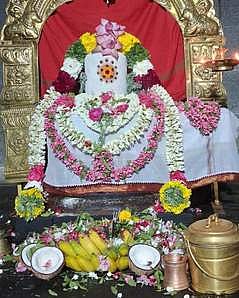 சித்திரை மாத பிரதோஷம்: கோயில்களில் பக்தா்கள் வழிபாடு