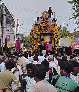 அண்ணாமலை நகா் திருவேட்களம் கூத்தாண்டவா் கோயில் தேரோட்டம்