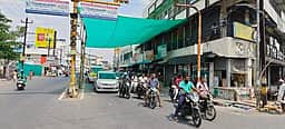 சிக்னல்களில் நிழல் பந்தல்கள் அமைப்பு: வாகன ஓட்டிகள் வரவேற்பு