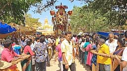 பிள்ளையாா்குப்பம் ஸ்ரீ கூத்தாண்டவா் கோயில் தேரோட்டம்: திரளான பக்தா்கள் பங்கேற்பு