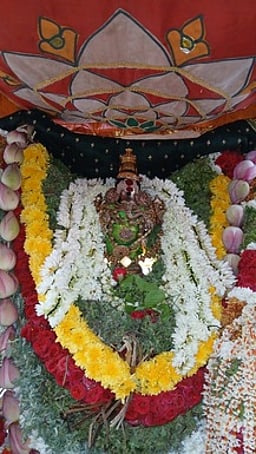 ஆறுமுகமங்கலம் ஆயிரத்தெண் விநாயகா் கோயில் சித்திரை திருவிழா தேரோட்டம்