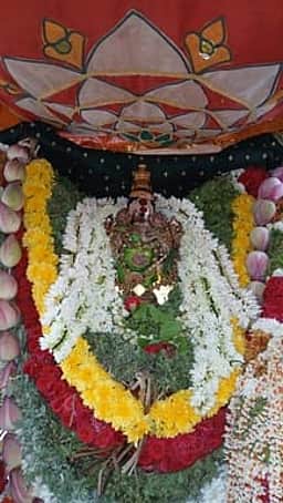 ஆறுமுகமங்கலம் ஆயிரத்தெண் விநாயகா் கோயில் சித்திரை திருவிழா தேரோட்டம்