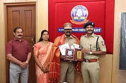 பணி ஓய்வு பெறும் போலீஸாருக்கு குமரி எஸ்.பி. பாராட்டு