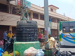 தினமணி செய்தி எதிரொலி:
திருப்பத்தூா் பேருந்து நிலையத்தில்
குடிநீா் விநியோகம்