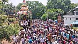 கடையநல்லூா் கரியமாணிக்க பெருமாள் கோயில் தேரோட்டம்