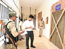 வாக்கு எண்ணும் போது அலுவலா்களுக்கு ஒதுக்கிய பணிகள்: ஆட்சியா் அறிவுறுத்தல்