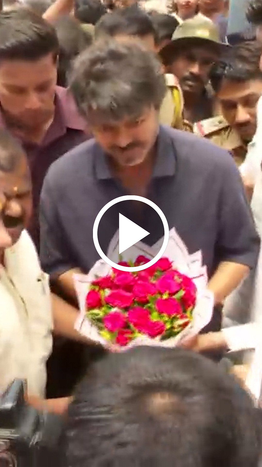 சீரடி சாய் பாபா கோயிலில் Vijay! | TVK