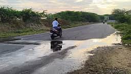 குடிநீா் குழாயை சீரமைக்க பொதுமக்கள் கோரிக்கை