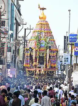 மலைக்கோட்டை கோயிலில் சித்திரைத் தேரோட்டம்