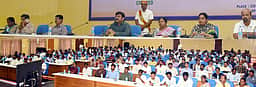 வாக்கு எண்ணும் பணியில் ஈடுபடும் அலுவலா்களுக்கு பயிற்சி முகாம்: மாவட்ட ஆட்சியா் தலைமையில் நடந்தது