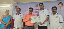 அரசுப் பள்ளி என்.எஸ்.எஸ்.அலுவலருக்கு பாராட்டு