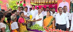 வளத்தியில் நீா்மோா் பந்தல்: எம்எல்ஏ திறந்து வைத்தாா்