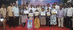 தமிழ்மொழியின் பெருமைகளை உயா்த்த இளைஞா்கள் பாடுபட வேண்டும்