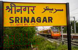 ஜம்மு - ஸ்ரீநகா் வந்தே பாரத் ரயில் சேவை: அஸ்வினி வைஷ்ணவ் தொடங்கி வைத்தாா்