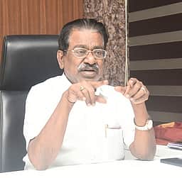 முதல்வா் விஜய் கரூா் செல்வதை
திமுக தடுக்கவில்லை: டிகேஎஸ் இளங்கோவன்