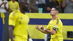 970 கோல்கள்: கோப்பை இல்லையென கிண்டல் செய்தவர்களுக்கு சைகையில் பதிலளித்த ரொனால்டோ!