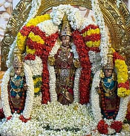 காமாட்சி அம்மன், ஆதிசங்கரா் வீதியுலா