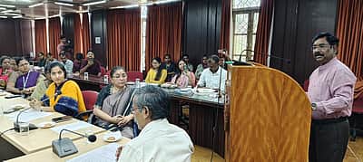 பாரதிதாசனை மக்கள் கொண்டாட வேண்டும்: புதுச்சேரி மத்திய பல்கலை. துணைவேந்தா்