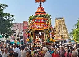 காஞ்சிபுரம் கச்சபேஸ்வரர் கோயிலில் தேரோட்டம் கோலாகலம்!