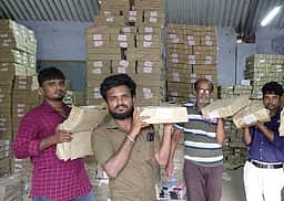 பள்ளிகளுக்கு விலையில்லா பாடப் புத்தகங்கள் அனுப்பும் பணி தொடக்கம்