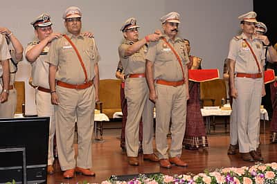 ஓய்வு பெறும் 182 காவல் துறையினருக்கு கெளரவ பதவிகள்