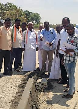வள்ளியூா் அருகே தாா்ச்சாலை பணி எம்.பி. ஆய்வு