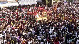 மதுரை நகரை வந்தடைந்தார் கள்ளழகர்! நாளை வைகையில் எழுந்தளுருகிறார்!!