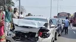 தொப்பூா் அருகே திடீரென லாரி நின்றதால் அடுத்தடுத்து 7 வாகனங்கள் மோதி விபத்து