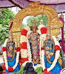 ஸ்ரீபெரும்புதூா் ஸ்ரீஆதிகேசவபெருமாள் கோயில் பிரம்மோற்சவம் கொடியேற்றத்துடன் தொடக்கம்!