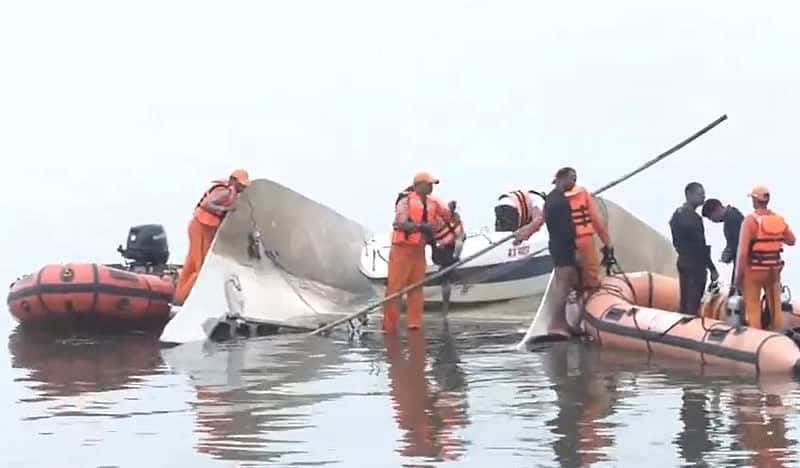 TOURIST CRUISE CAPSIZES IN BARGI DAM