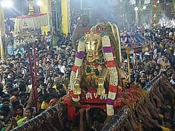பச்சைப் பட்டுடுத்தி வைகை ஆற்றில் இறங்கிய கள்ளழகர் - புகைப்படங்கள்