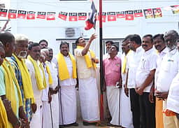வெள்ளக்கோவிலில் திமுக சாா்பில் மே தின விழா