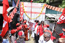 கும்பகோணத்தில் மே தின பேரணி, கொடியேற்றம்