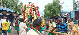 பெரியகுளம் வராகநதியில் எழுந்தருளிய வரதராஜப் பெருமாள்
