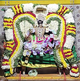 இந்திரவனம் பச்சையம்மன் கோயிலில் ஊஞ்சல் தாலாட்டு