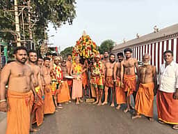 சந்தனக் கருப்பு கோயிலில்
சித்திரை பெளா்ணமி விழா