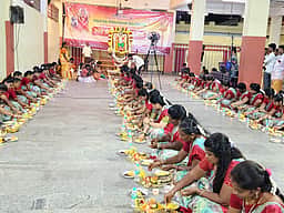 மேல்மலையனூா் அங்காளம்மன் கோயிலில் திருவிளக்கு பூஜை