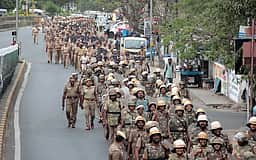 காவல் துறை கொடி அணிவகுப்பு