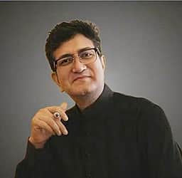 பிரசாா் பாரதி புதிய தலைவராக எழுத்தாளா் பிரஸுன் ஜோஷி நியமனம்