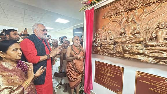 பிகாரில் ரூ. 11.56 கோடியில் சங்கரா கண் மருத்துவமனை: காஞ்சி சங்கராசாரியா் ஸ்ரீ விஜயேந்திரா் திறந்து வைத்தாா்