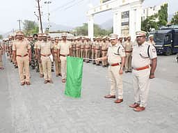 நாளை வாக்கு எண்ணிக்கை: தருமபுரியில் போலீஸாா், துணை ராணுவத்தினா் அணிவகுப்பு