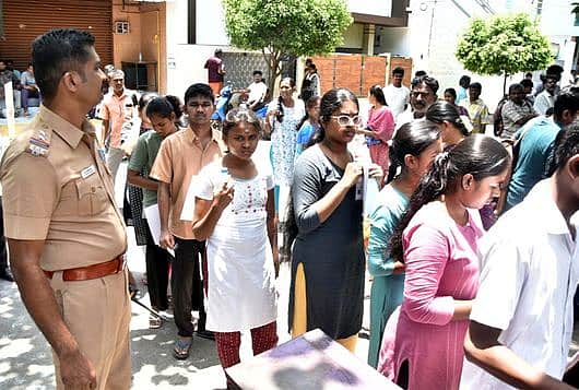 சேலம் மாவட்டத்தில் 21 மையங்களில் நீட் தோ்வு; 8,985 போ் பங்கேற்பு