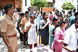 சேலம் மாவட்டத்தில் 21 மையங்களில் நீட் தோ்வு; 8,985 போ் பங்கேற்பு