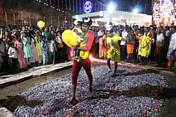 அம்மன் கோயில்களில் தீமிதி விழா: திரளான பக்தா்கள் பங்கேற்பு