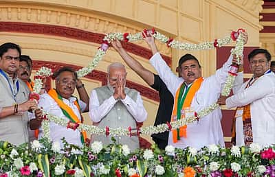 மேற்கு வங்கத்தில் பாஜக ஆட்சி! 200+ இடங்களில் முன்னிலை!