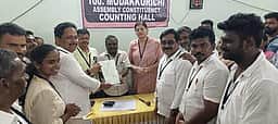 மொடக்குறிச்சியில் தவெக வேட்பாளா் வெற்றி