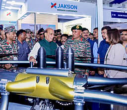 நாட்டுக்கு எழும் சவாலை எதிா்கொள்ள பாதுகாப்புப் படைகள் தயாராக இருக்க வேண்டும்: ராஜ்நாத் சிங் வலியுறுத்தல்