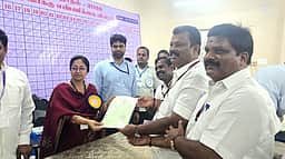 ஒசூா் தொகுதியில் அதிமுக வெற்றி