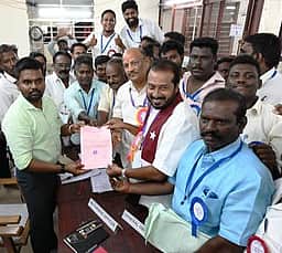 சிதம்பரம் தொகுதியில் திமுக சின்னத்தில் போட்டியிட்ட தமிமுன் அன்சாரி வெற்றி