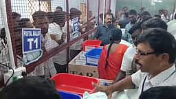 எண்ணப்படும் தபால் வாக்குகள்! முன்னிலை நிலவரம்!